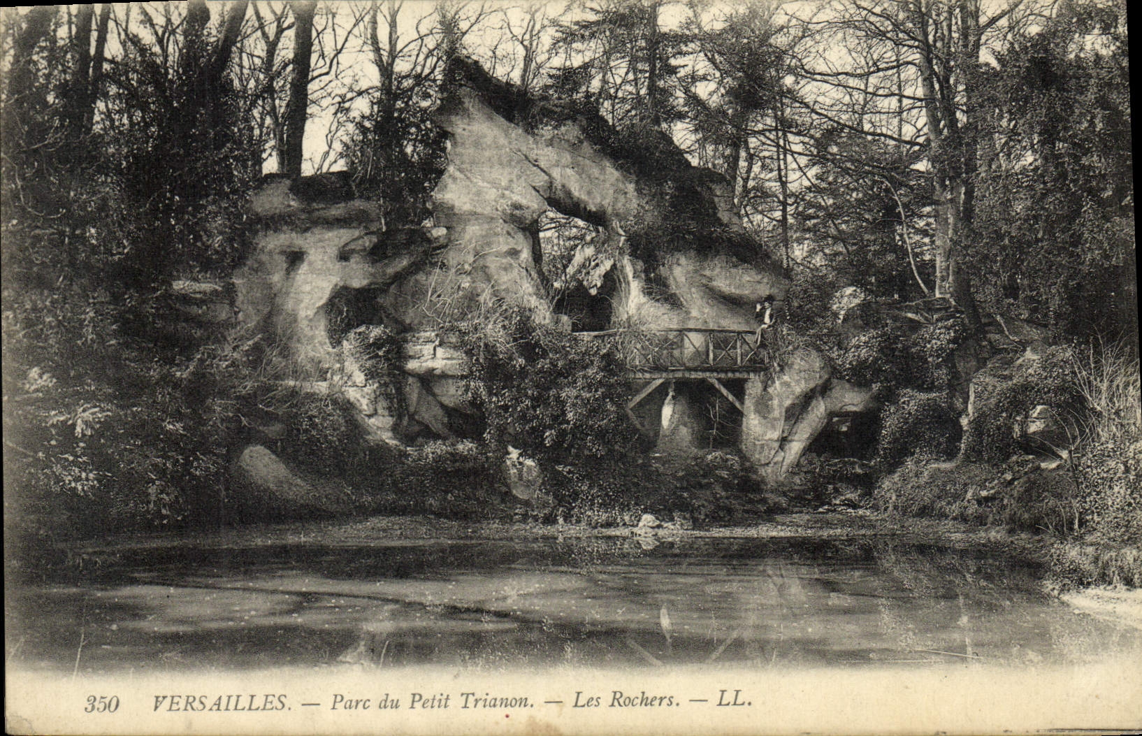 CPA Versailles Parc Du Petit Trianon Les Rochers