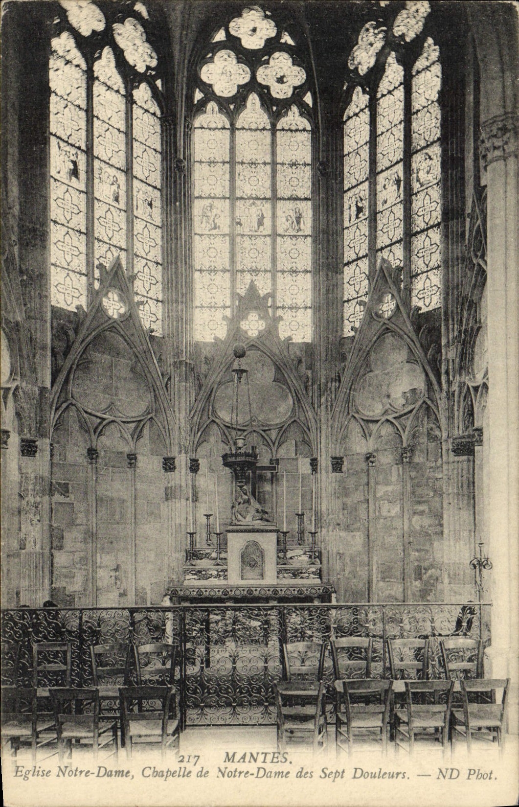 Mantes-la-Jolie — Église Notre-Dame, Chapelle des Sept Douleurs — ND Phot.