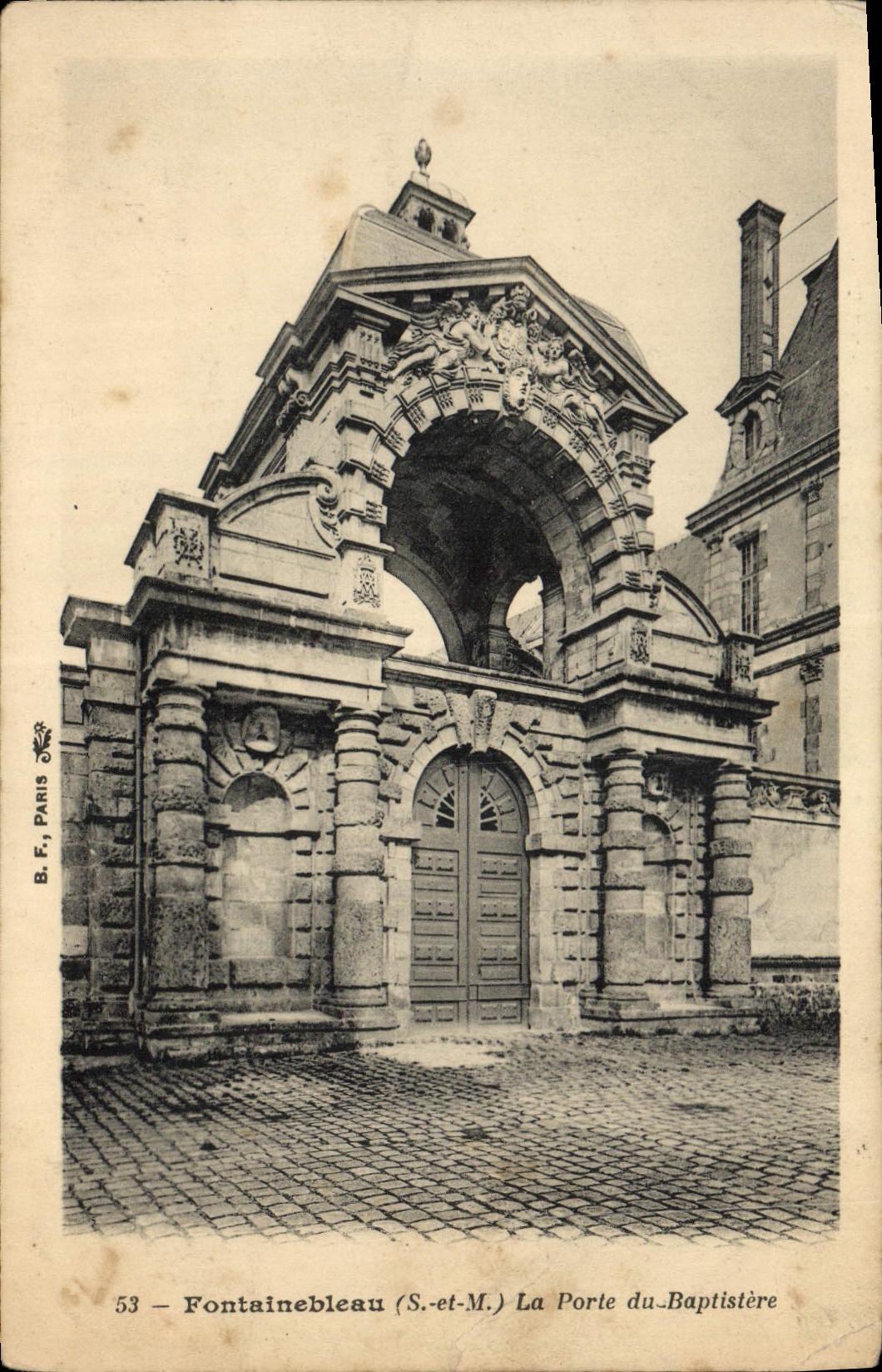 Fontainebleau (S.-et-M.) — La Porte du Baptistère — B.F. Paris, n°53