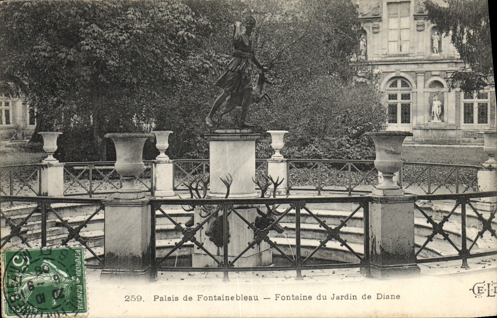 Palais de Fontainebleau — Fontaine du Jardin de Diane — Éditeur C.E. n°259