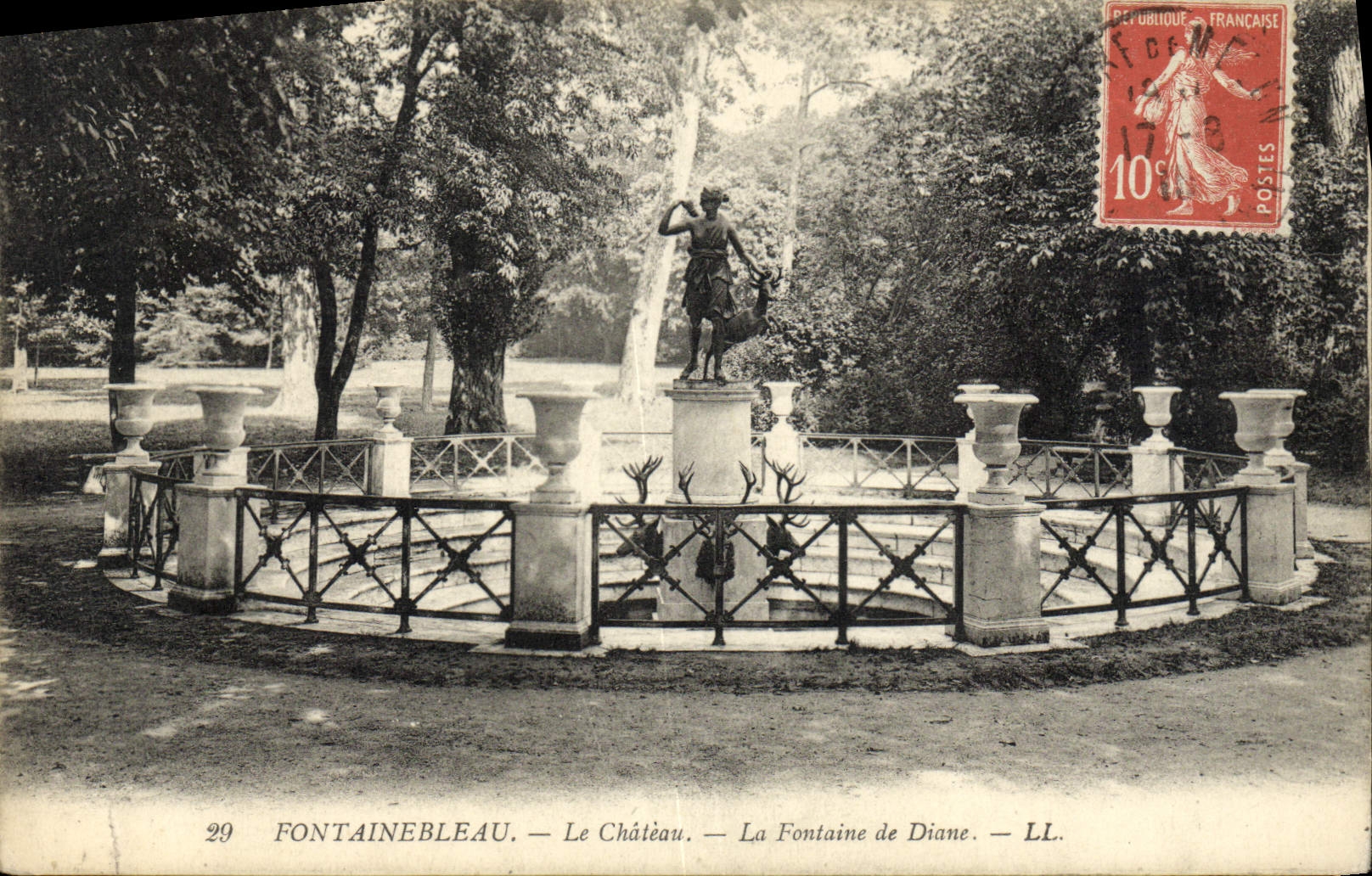 Fontainebleau — Le Château — La Fontaine de Diane — LL. — N°29