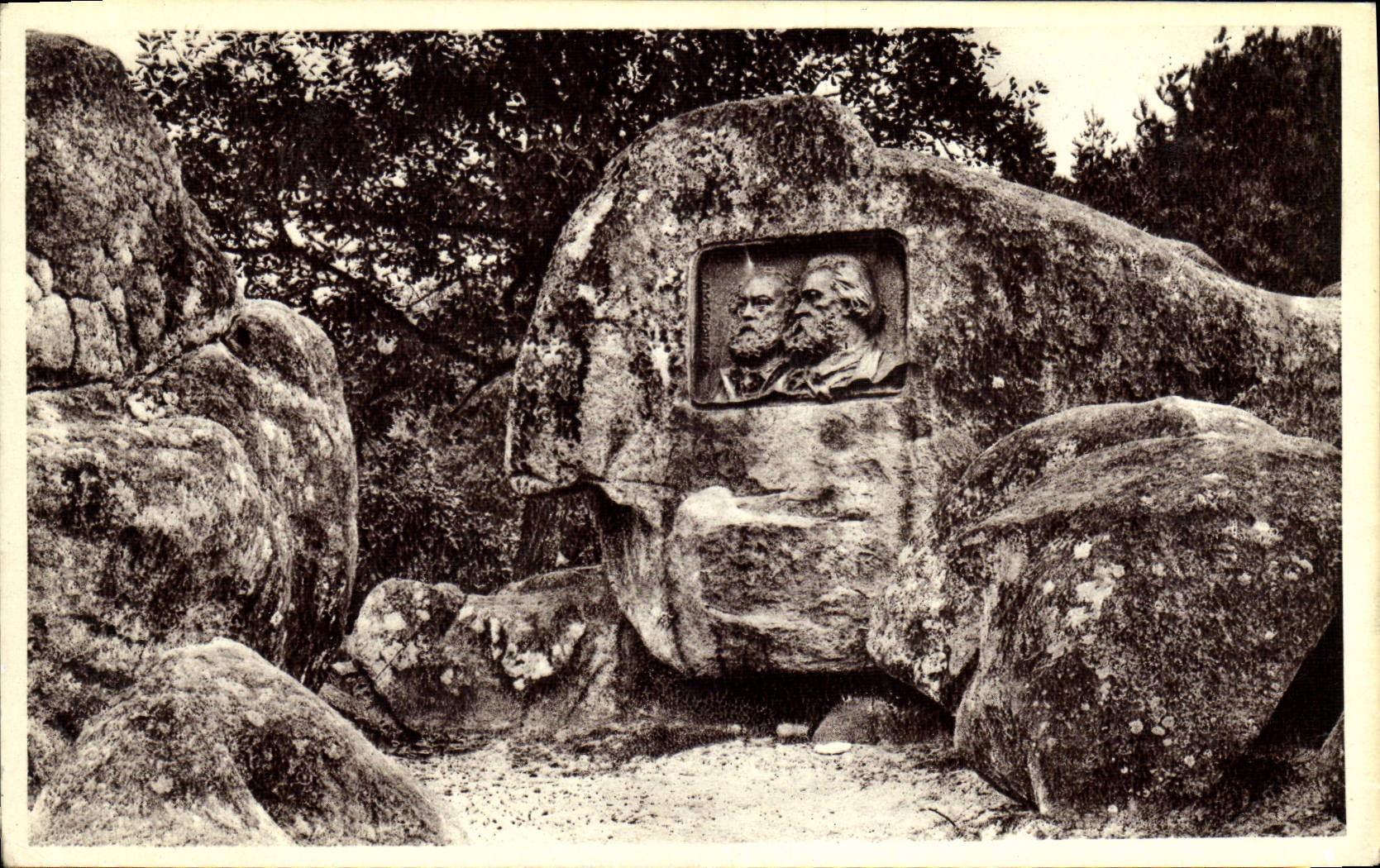 Rocher de Rousseau et Millet — Gorges d'Apremont — H. Thibault Edition - Fontainebleau