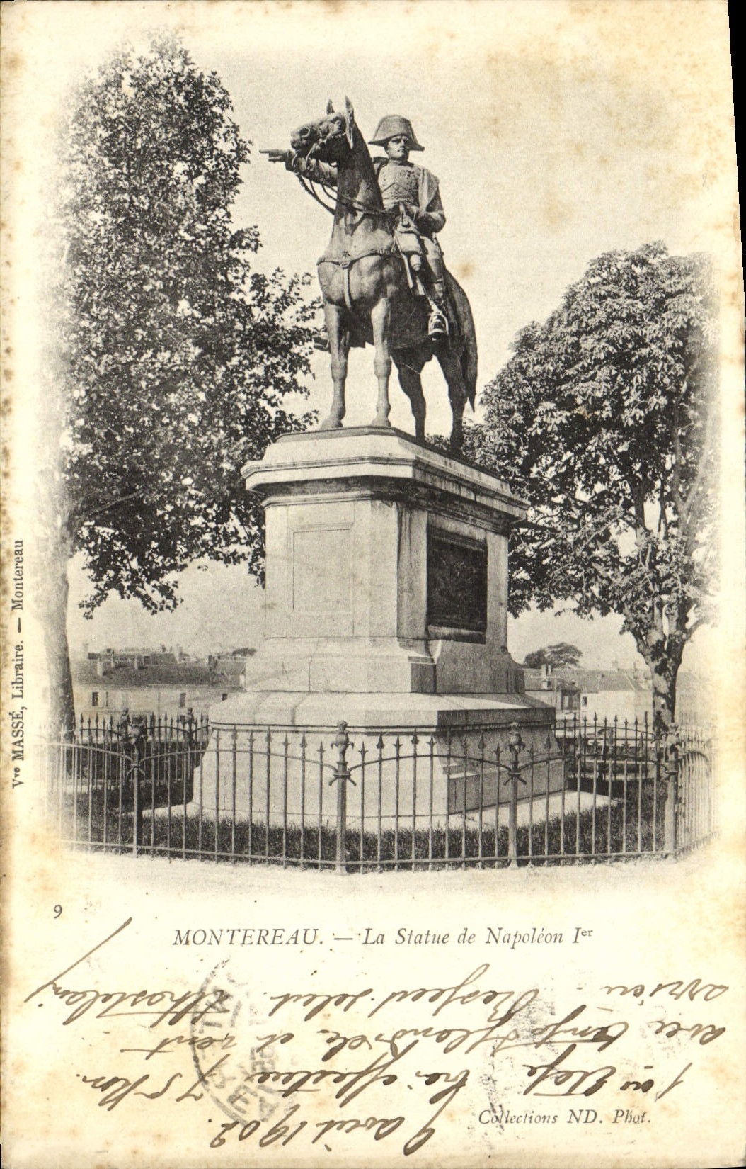 Montereau — Die Statue Napoleons I. — Yv. Massé, Buchhändler, Montreveau