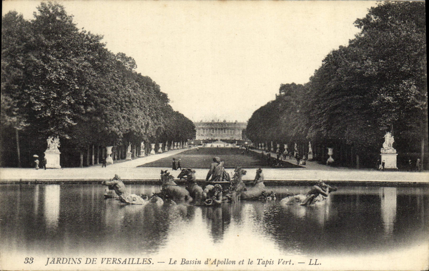 CPA Jardins De Versailles Le Bassin D'Apollon et le tapis vert