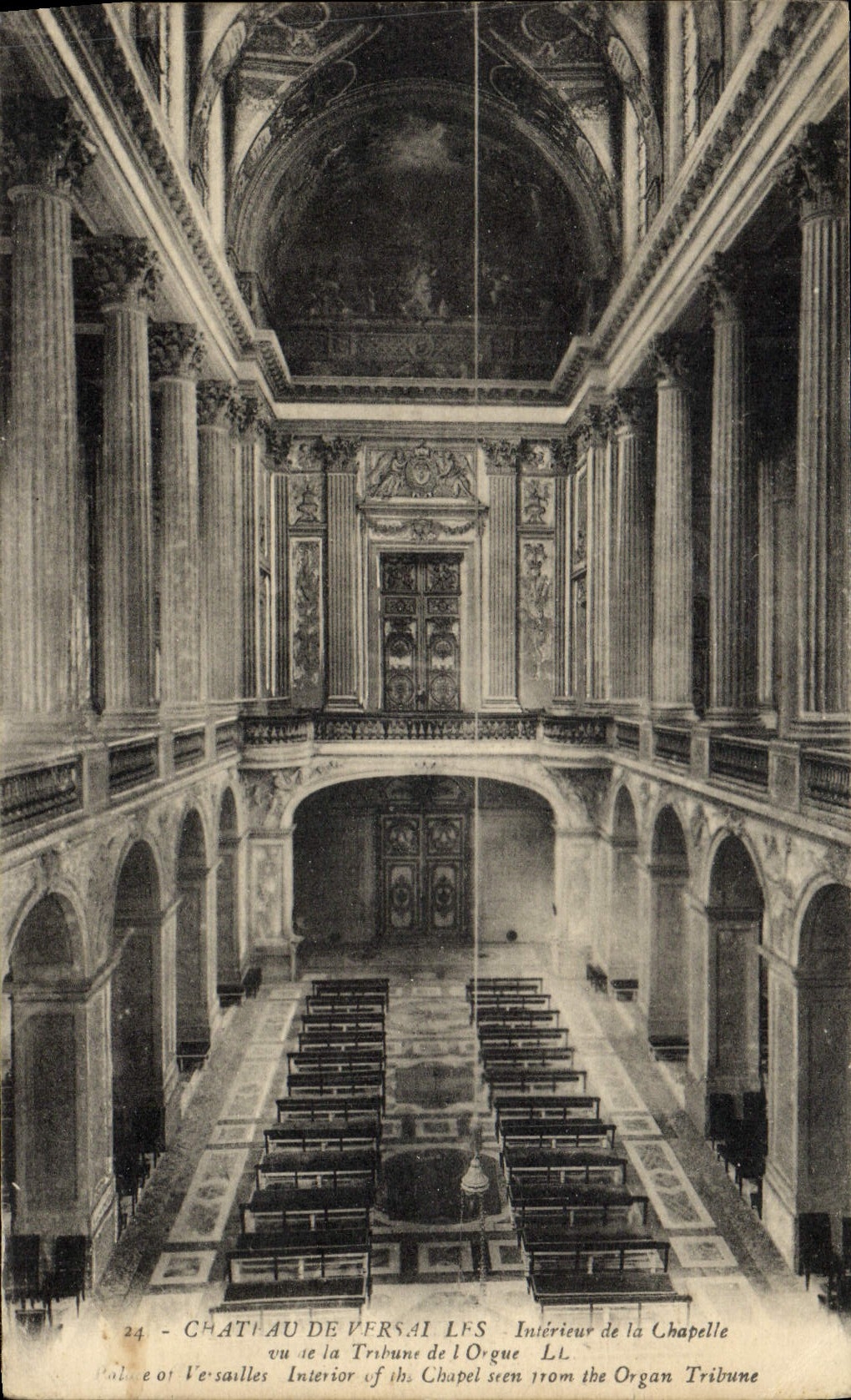 CPA Chateau De Versailles Interieur de la chapelle vu de la tribune de l'orgue 