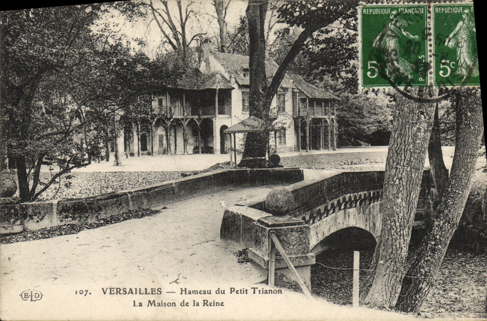 CPA Versailles Hameau Du Petit Trianon La Maison de la reine