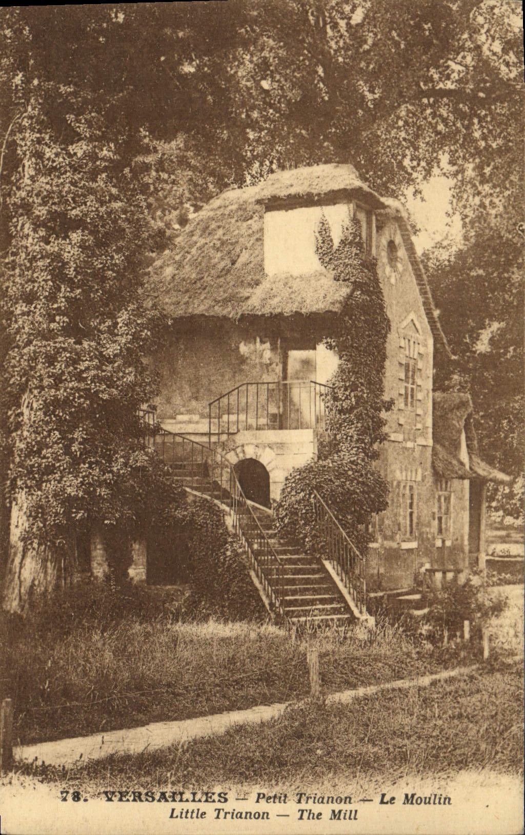 CPA Versailles Petit Trianon Le Moulin