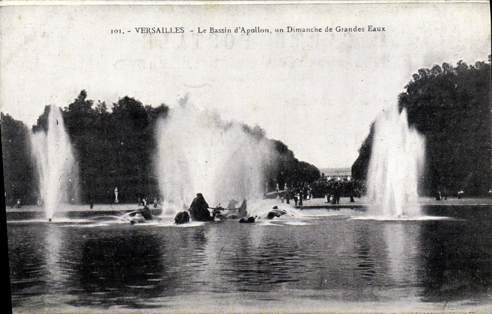 CPA Versailles Le Bassin d'Apollon Un Dimanche De Grandes Eaux