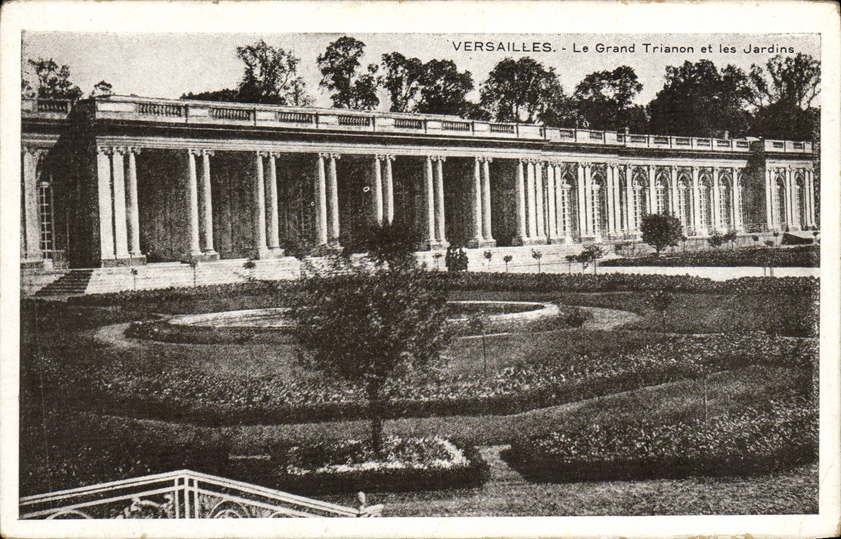 CPA Versailles Le Grand Trianon Et les Jardins