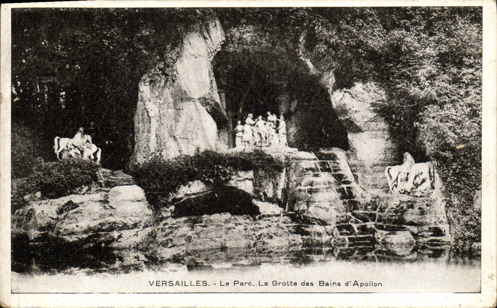 CPA Versailles Le Parc La Grotte Des Bains d'Apollon