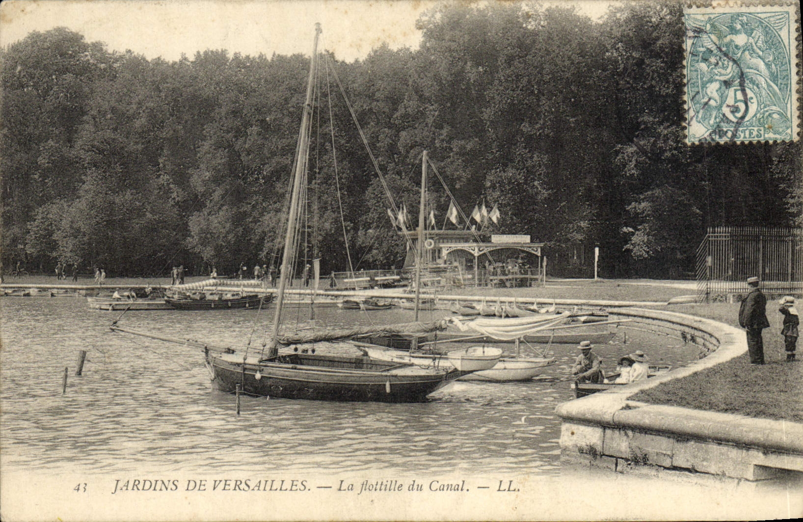 CPA Jardins De Versailles La flotille du canal Bateau 