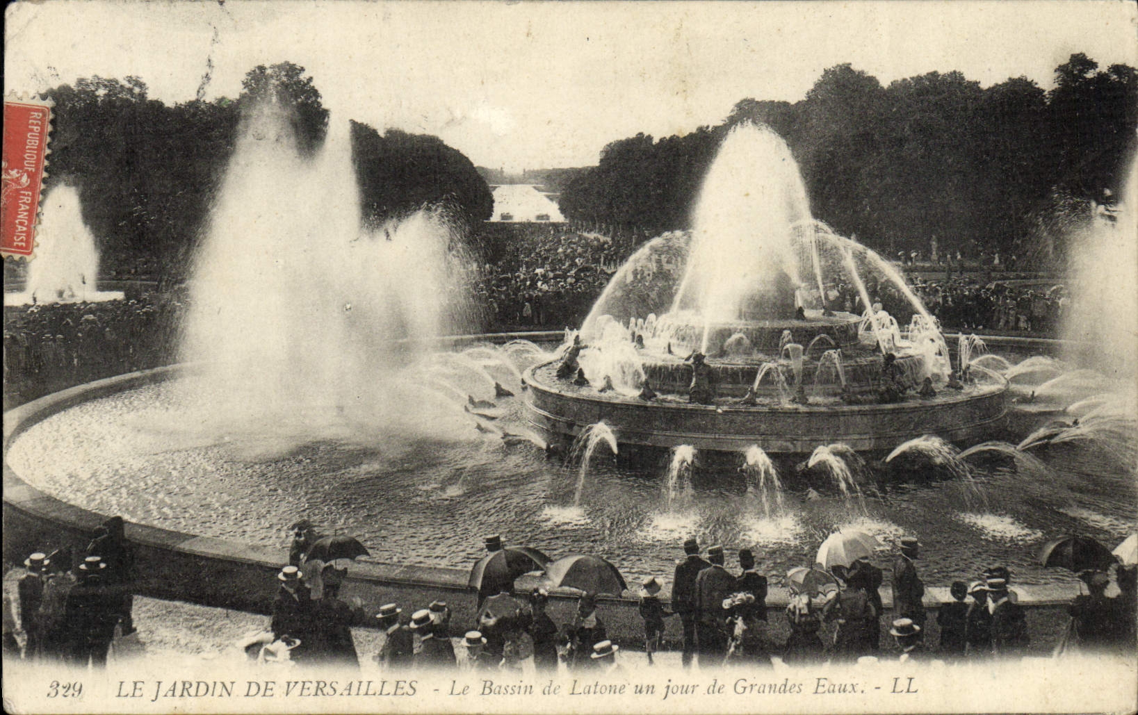 CPA Le Jardin De Versailles Le Bassin de latone un jour de grandes eaux