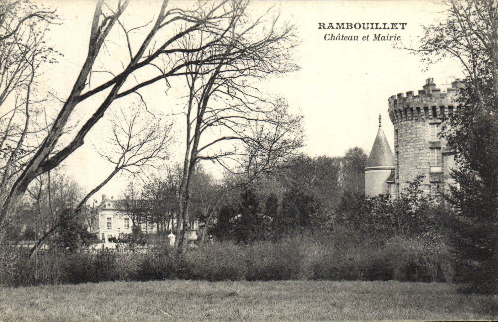 Rambouillet — Château et Mairie — Éditions Artifices (Yvette et l’Yveline)