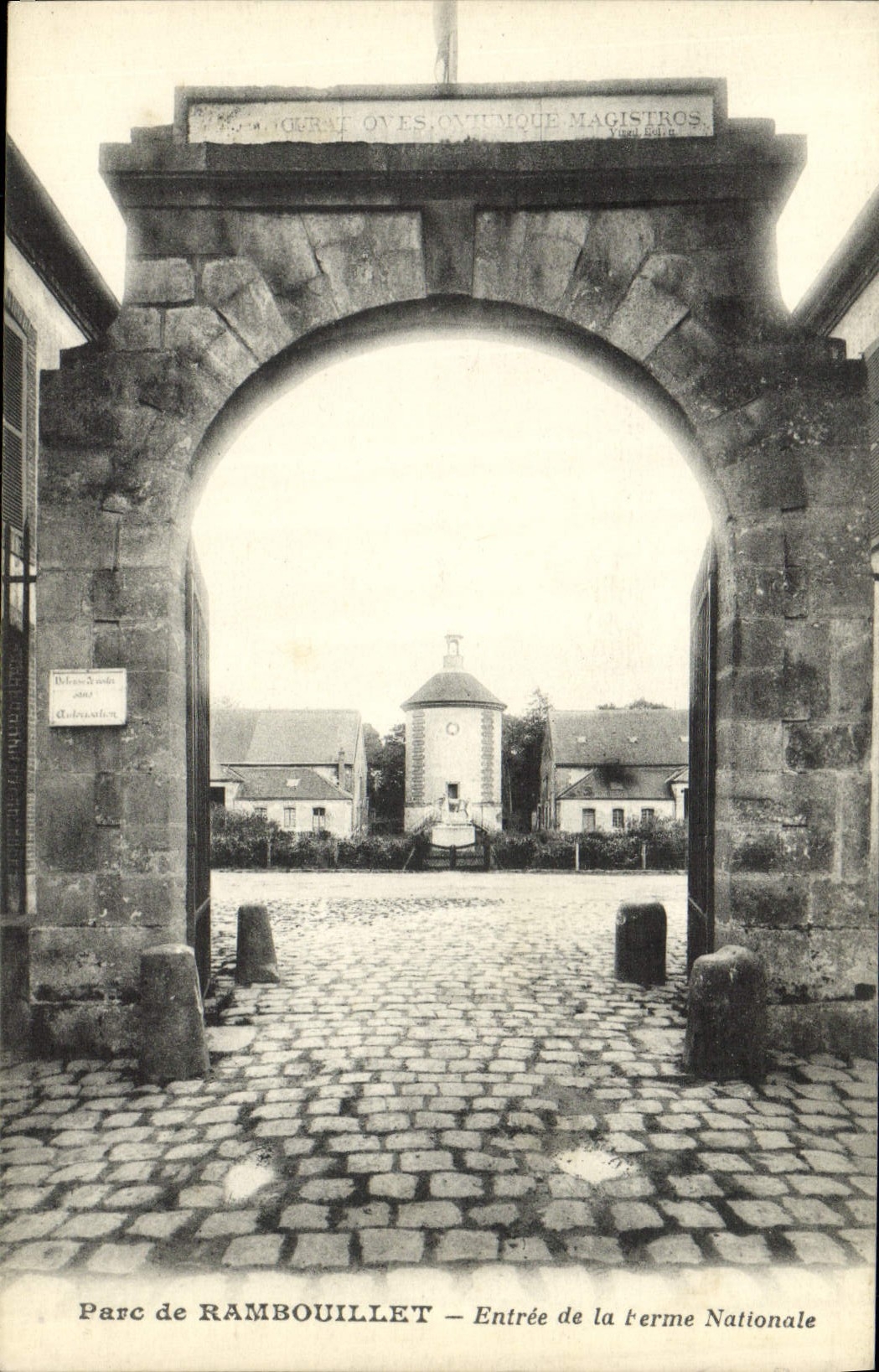 Parc de RAMBOUILLET — Entrée de la Ferme Nationale — éditeur Delacroix & Cie, n° 2087