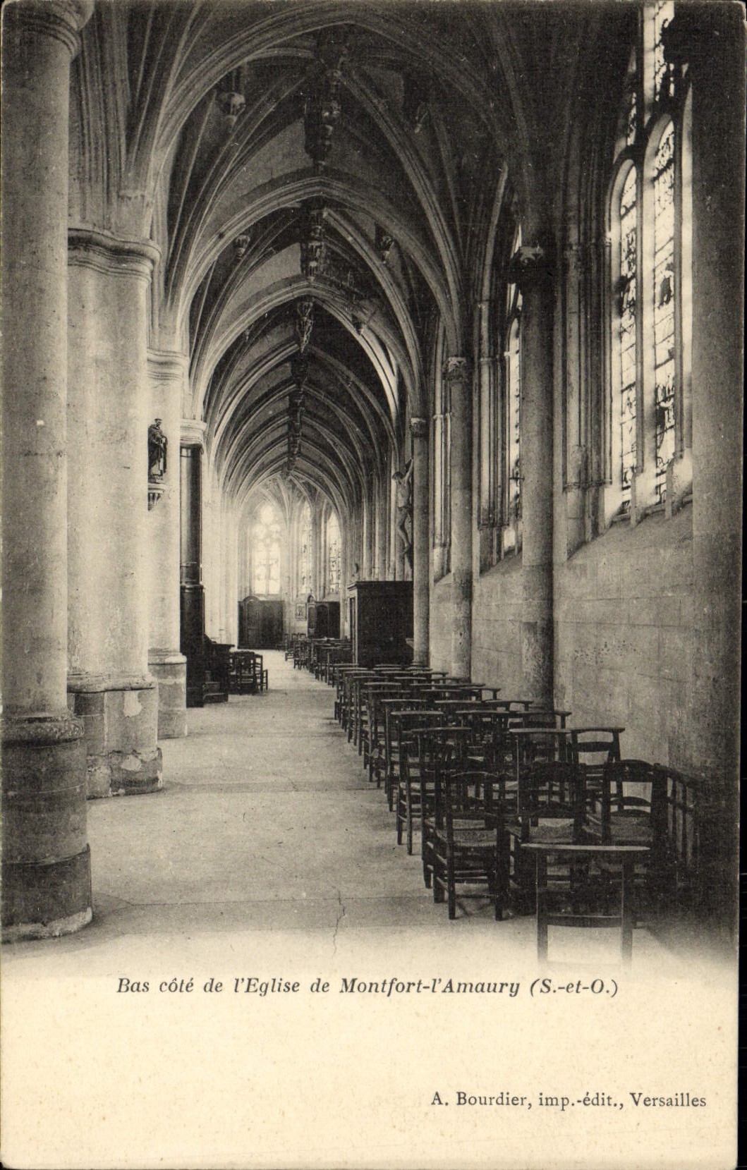 Bas côté de l'Église de Montfort-l'Amaury (S.-et-O.) — vue intérieure — A. Bourdier, imp.-édit., Versailles