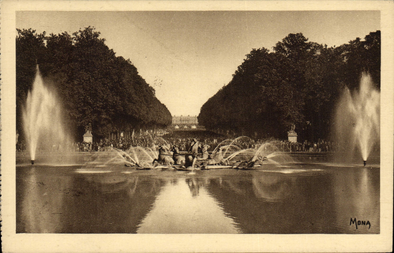 CPA Versailles Le char d'Apollon par Tuby Le tapis vert et le chateau