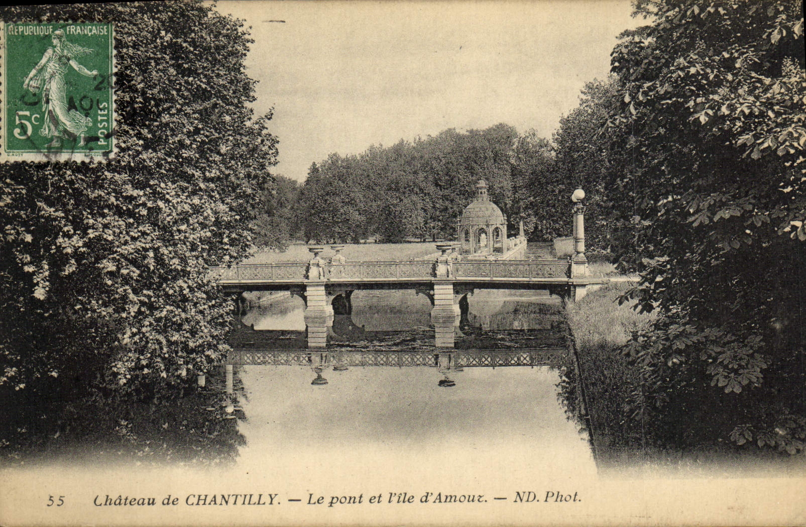 Château de CHANTILLY — Le pont et l'île d'Amour — ND. Phot.