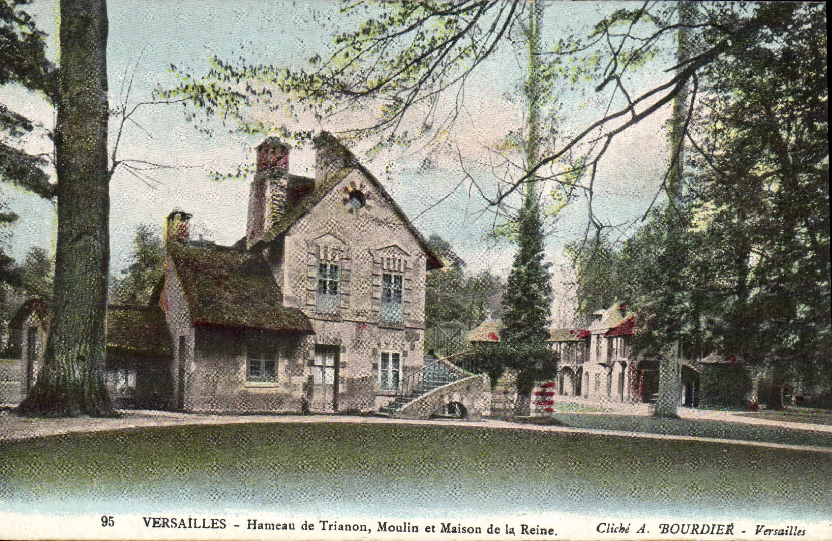 CPA Palais De Versailles Hameau de Trianon Moulin et Maison de la Reine