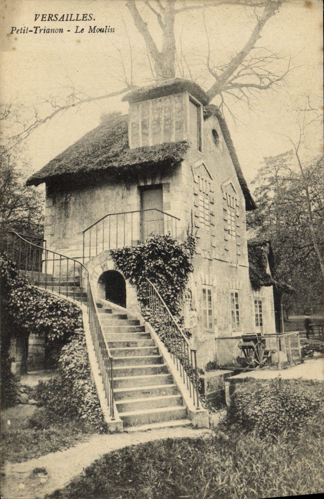 CPA Versailles Petit Trianon le Moulin