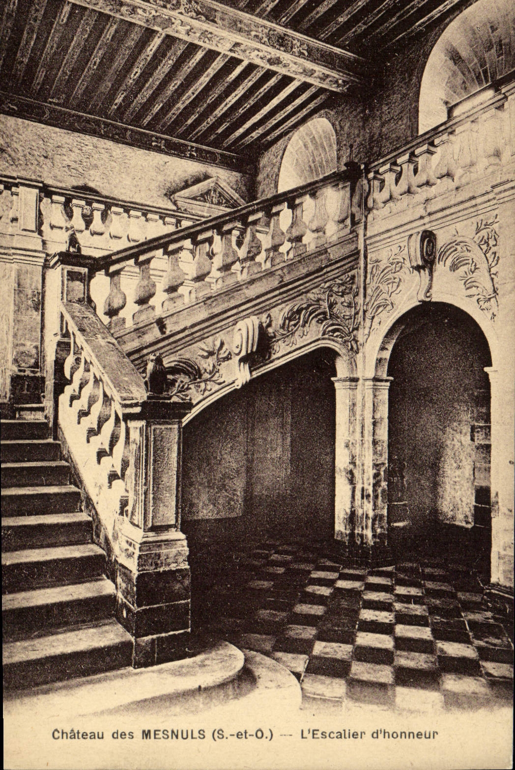 CPA Chateau des Mesnuls L'Escalier d'Honneur