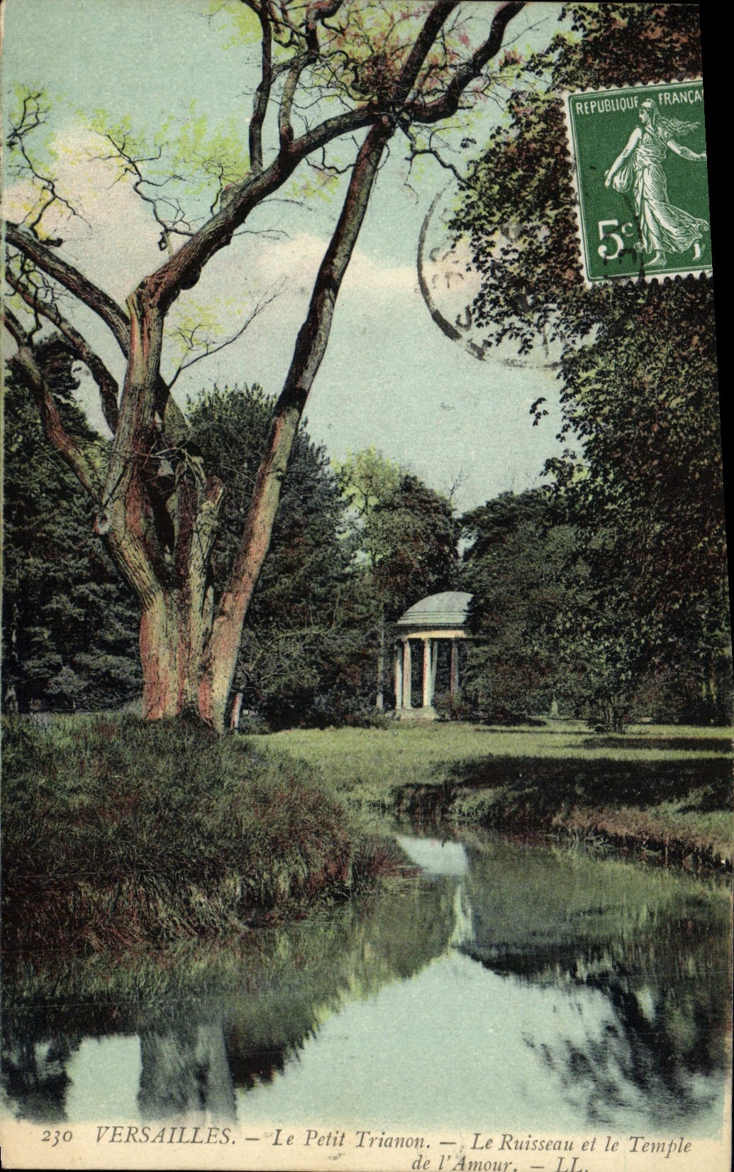 CPA Versailles Le Petit Trianon Le Ruisseau et le Temple