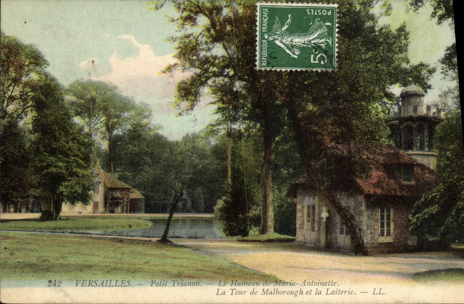 CPA Versailles Petit Trianon Le hameau de Marie Antoinette La tour de Malborough et la laiterie 