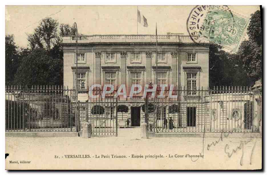 CPA Versailles Partie Trianon Entree Principale la Cour d'honneur 