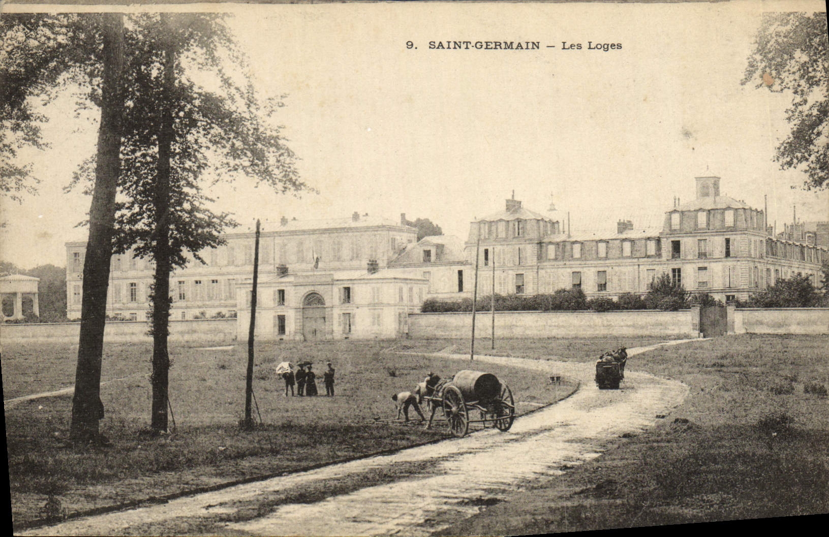 Saint-Germain – Les Loges — Vue du château et de la route