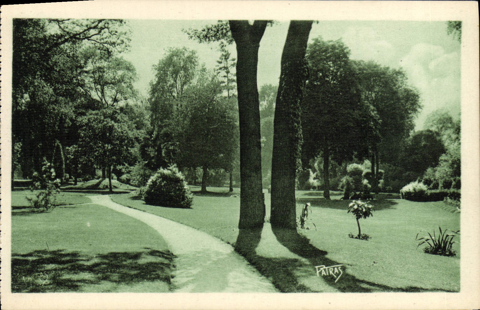 St Germain en Laye — Dans le Jardin Anglais — Patiras