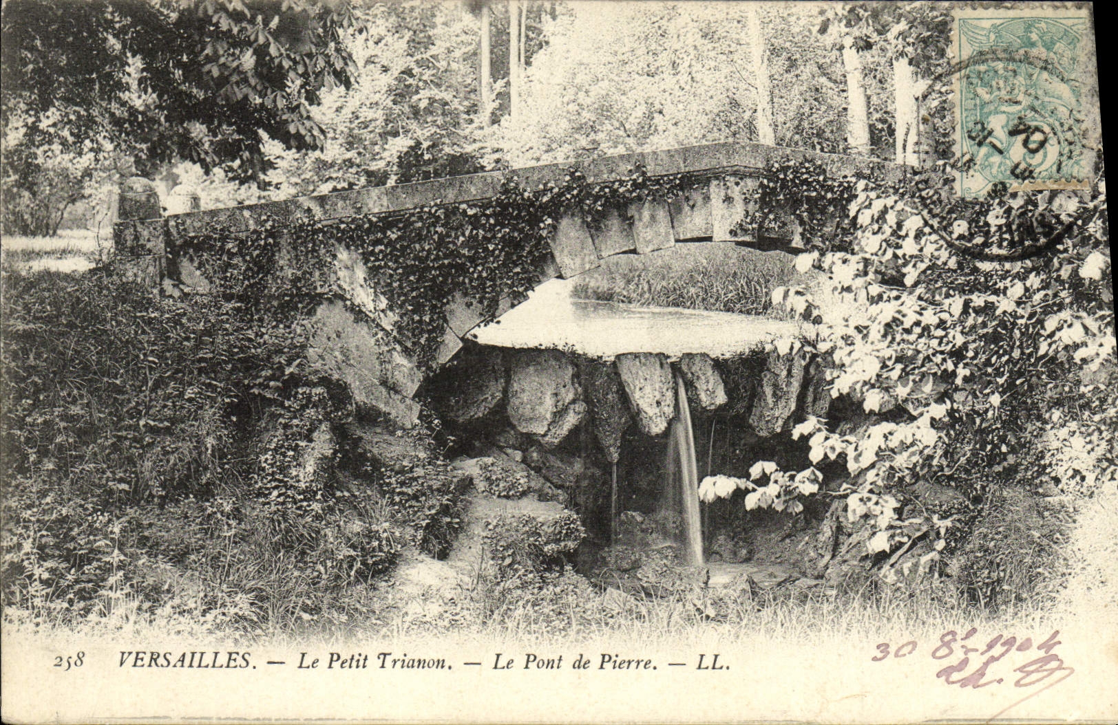 Versailles — Le Petit Trianon — Le Pont de Pierre — LL. — n° 258
