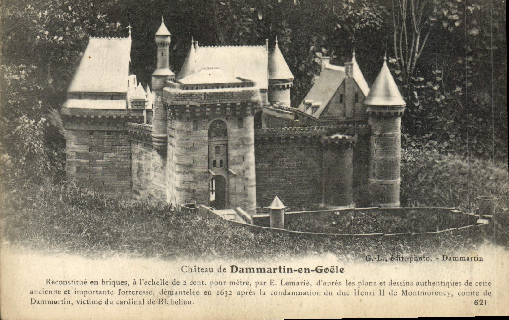 CPA Chateau De Dammartin En Goele reconstitue en briques