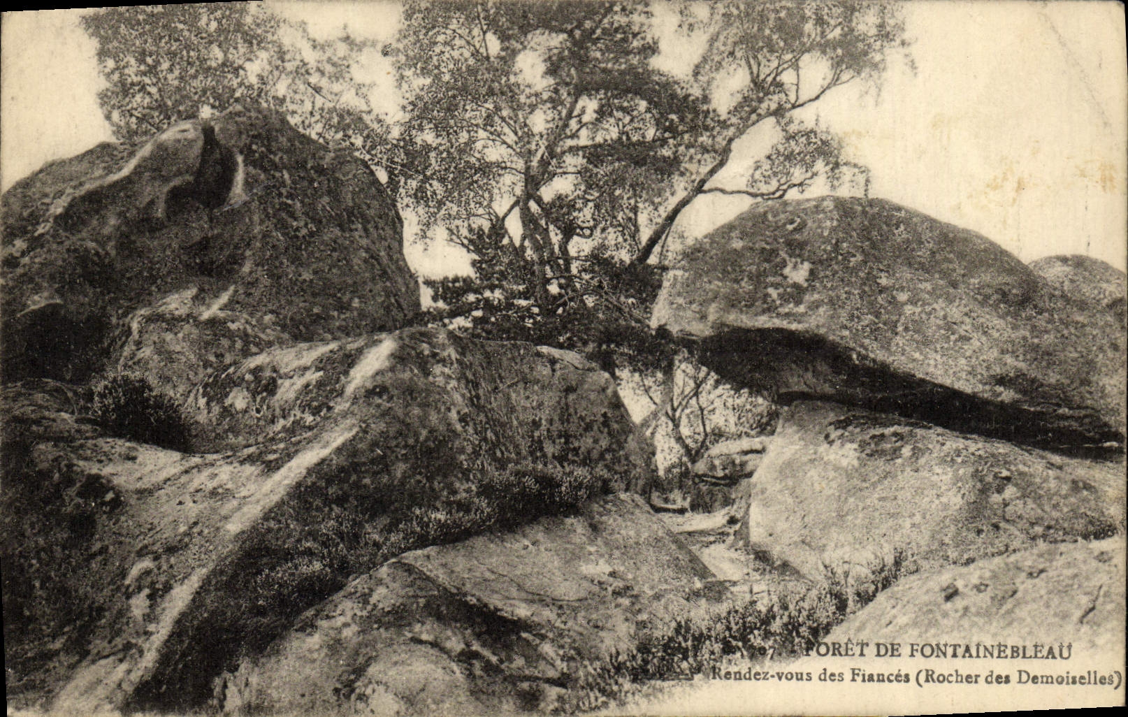 Fontainebleau Forest — Rendez-vous des Fiancés (Rocher des Demoiselles) — Publisher unidentified