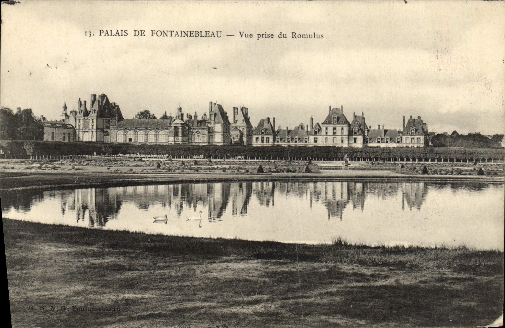 Paleis van Fontainebleau — Uitzicht genomen vanaf de Romulus — G.B.N.C. Fontainebleau