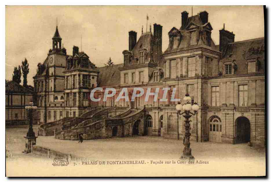 Palais de Fontainebleau — Façade sur la Cour des Adieux — n°7