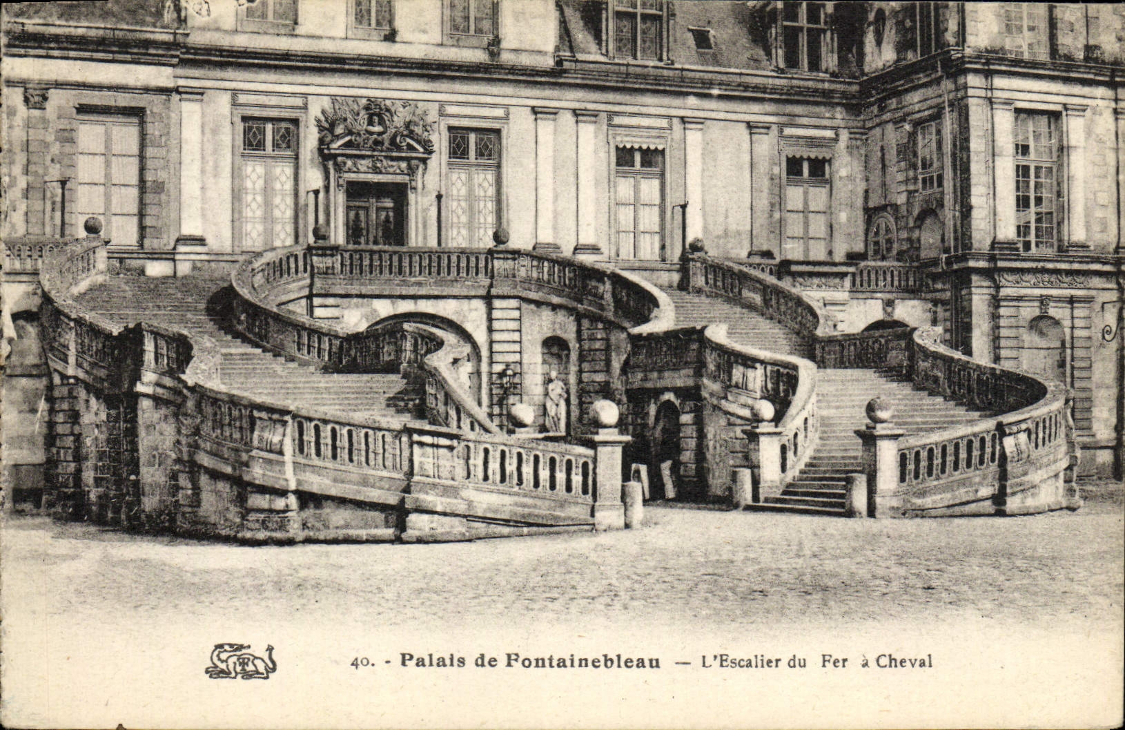 Palacio de Fontainebleau — Las Escaleras del Ferro de Caballo — n°40