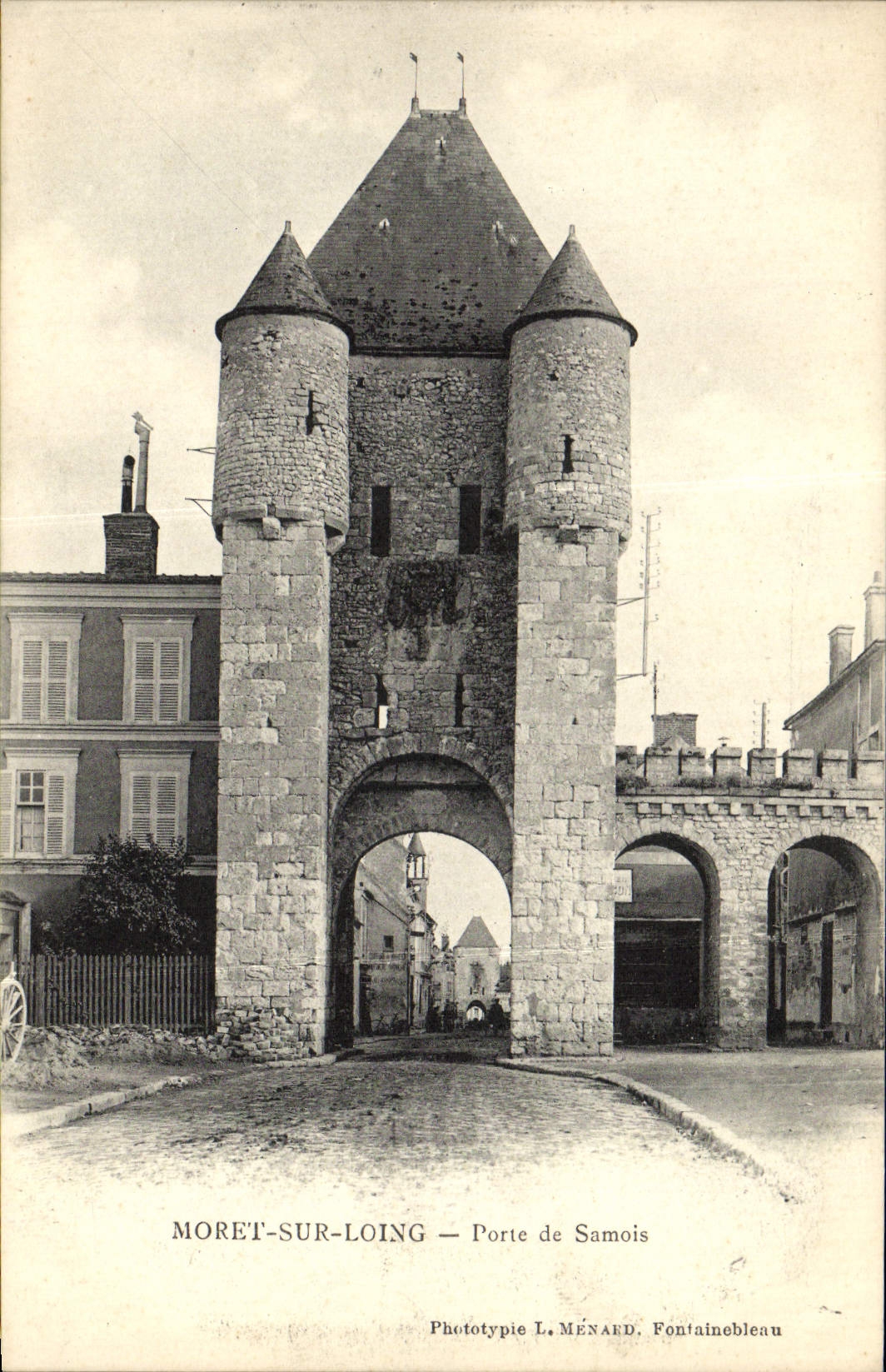 Moret-sur-Loing — Tor von Samois — Phototypie L. Ménaud, Fontainebleau