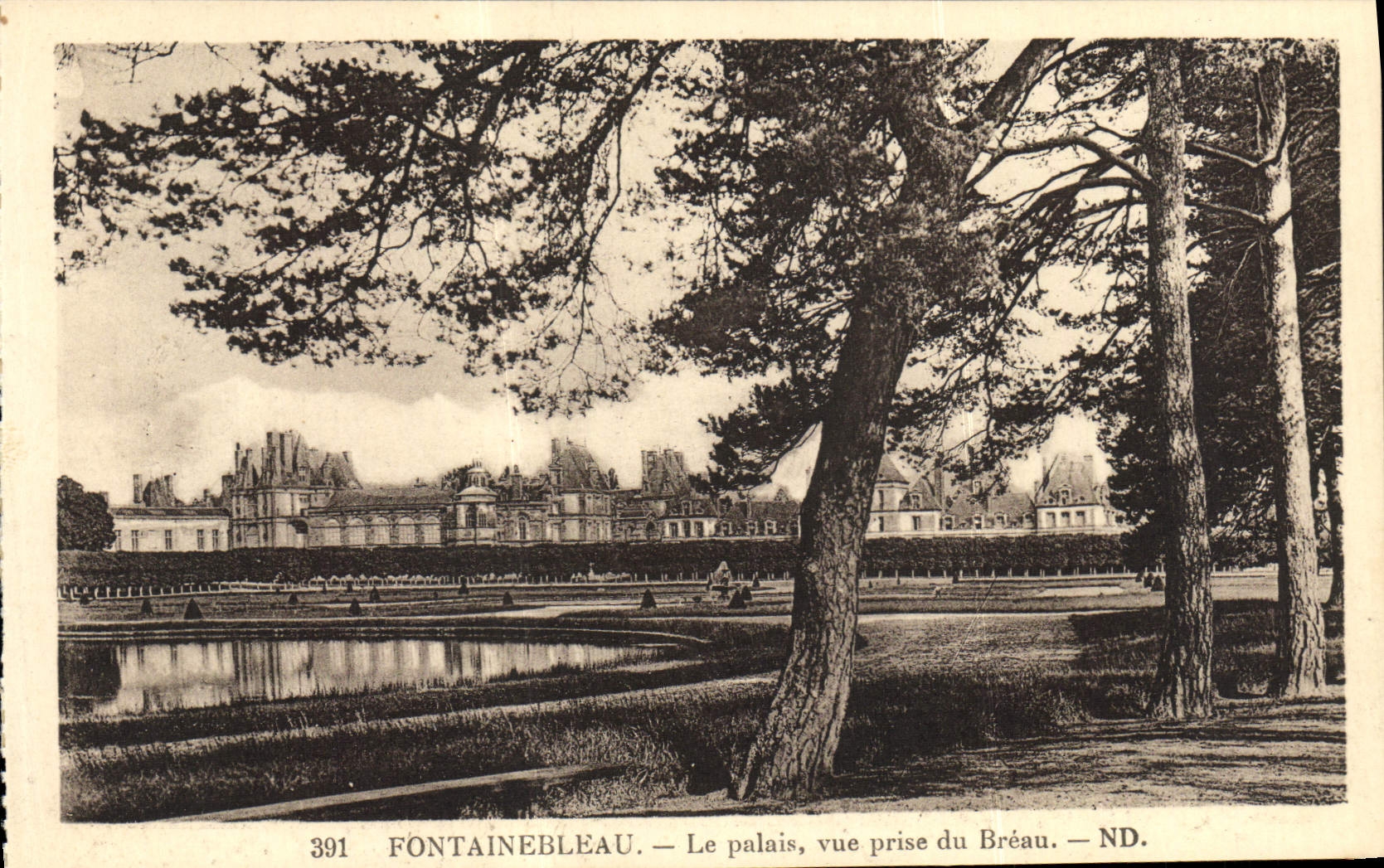 Fontainebleau — Le palais, vue prise du Bréau — ND. — N° 391