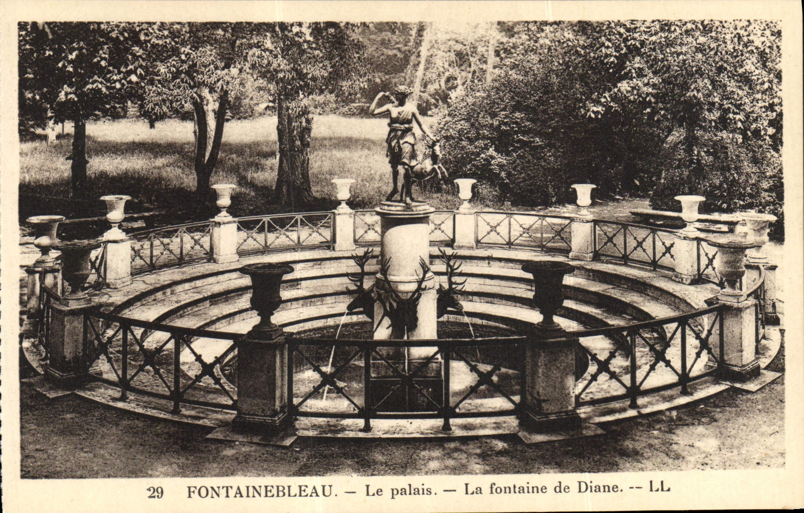 Fontainebleau — Il palazzo — La fontana di Diana — LL