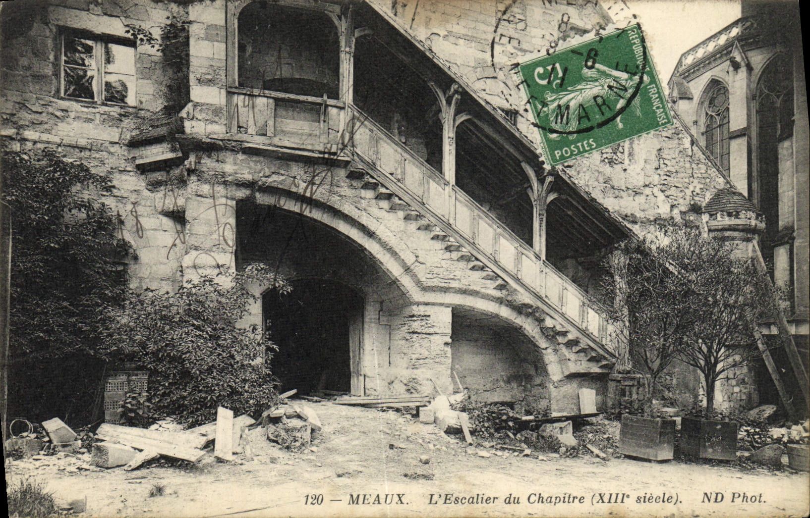 Meaux — L'Escalier du Chapitre (XIIIe siècle) — ND Phot.