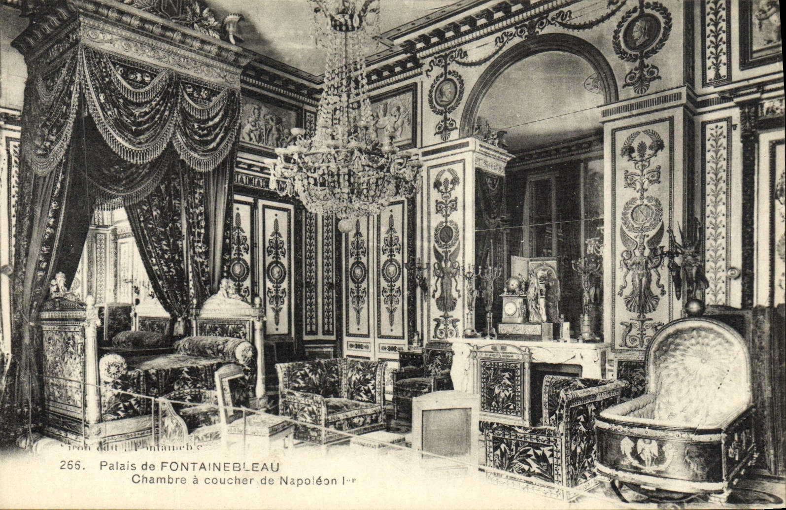 Palast von FONTAINEBLEAU — Schlafzimmer von Napoleon I. — Imprimé Illustré