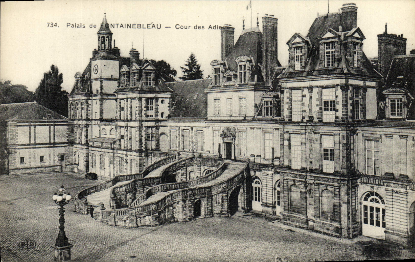 Palacio de FONTAINEBLEAU — Cour des Adieux — Edición Chon