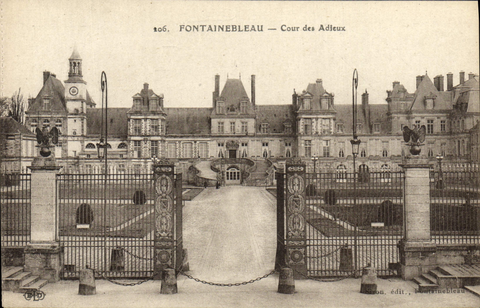 Fontainebleau — Cour des Adjeux — editor Sison, n°206