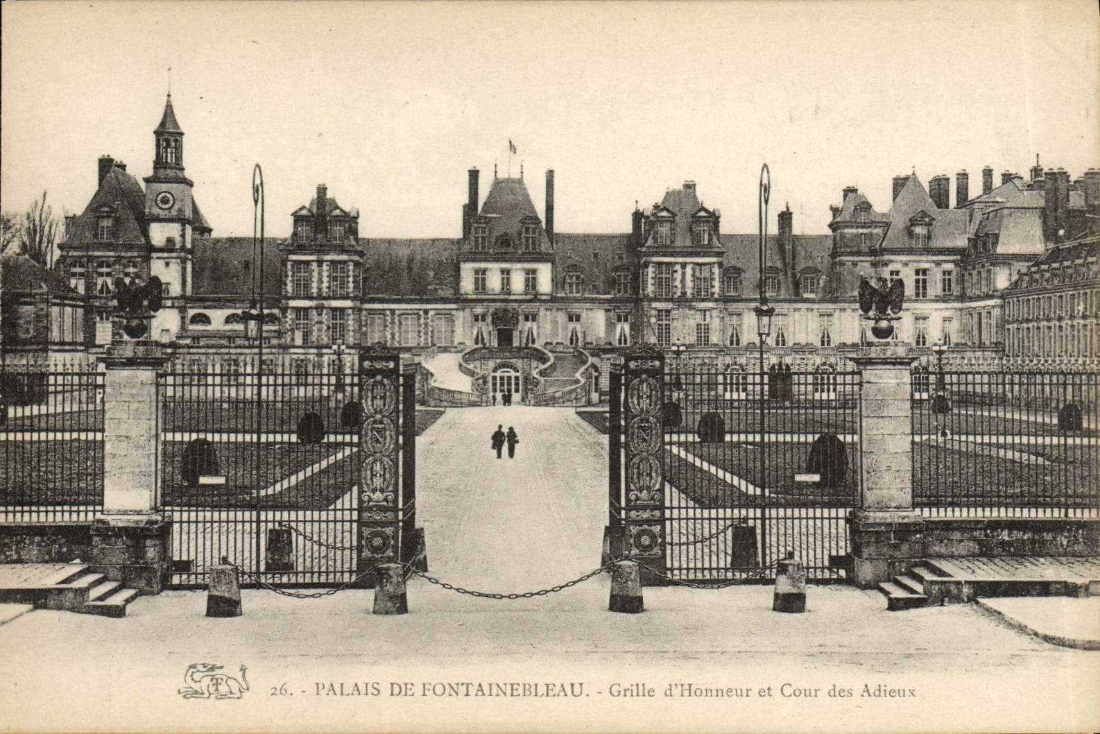 Palacio de Fontainebleau — Reja de Honor y Paseo de los Adioses — n°26