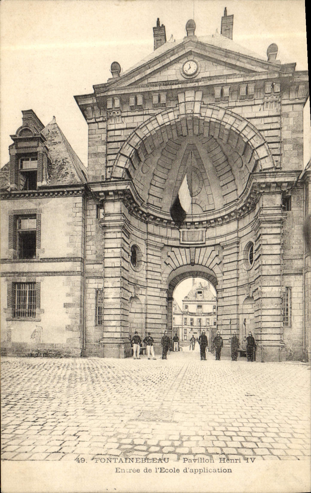 Fontainebleau — Pavillon Henri IV — Eingang zur Anwendungsschule