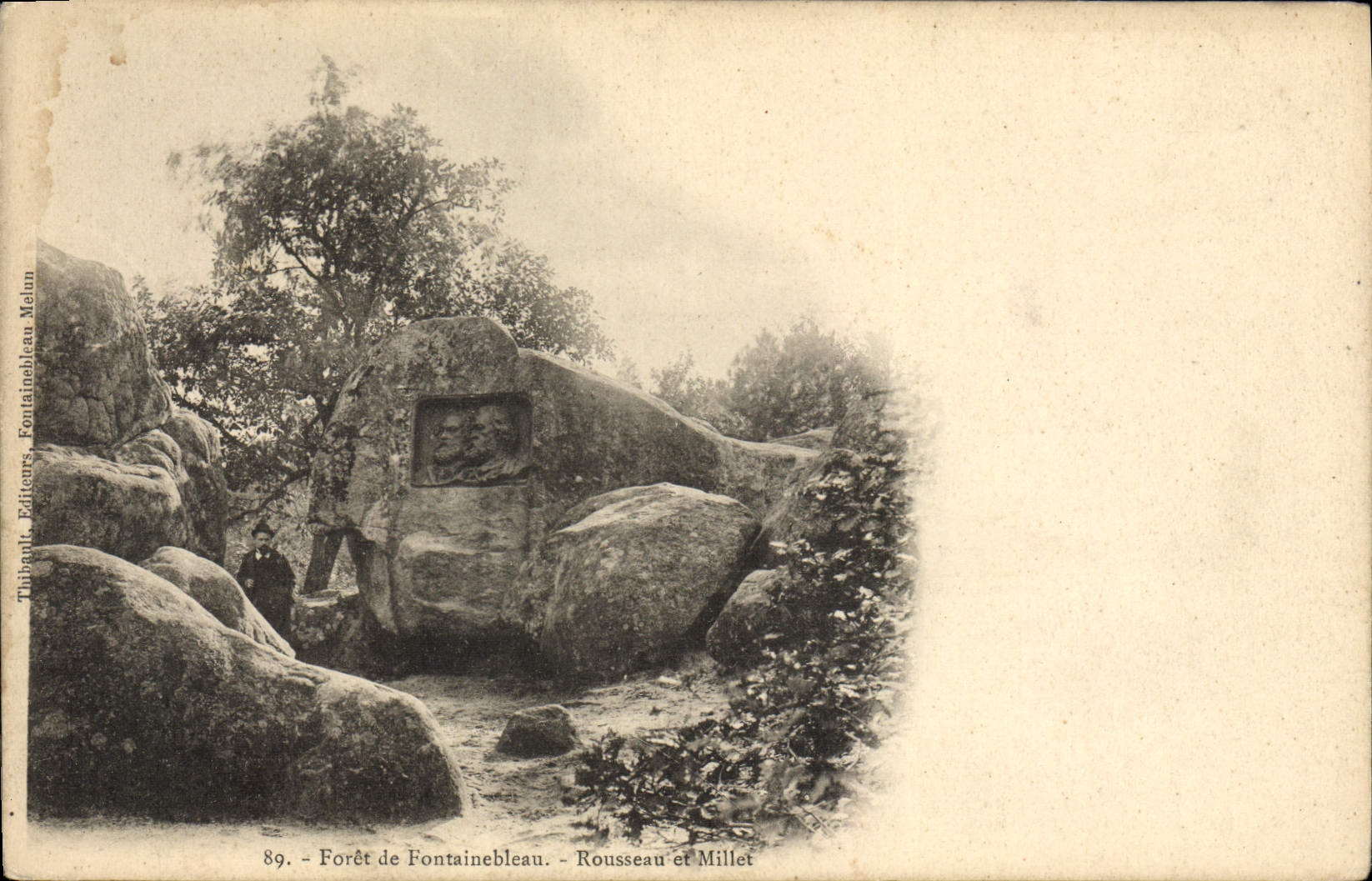 Bosque de Fontainebleau — Roca tallada con bustos — Editor: Rousseau et Millet, n° 89