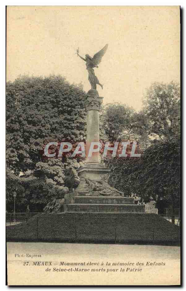 Meaux — Monumento eretto in onore dei Figli di Seine-et-Marne morti per la Patria — Phot-Express