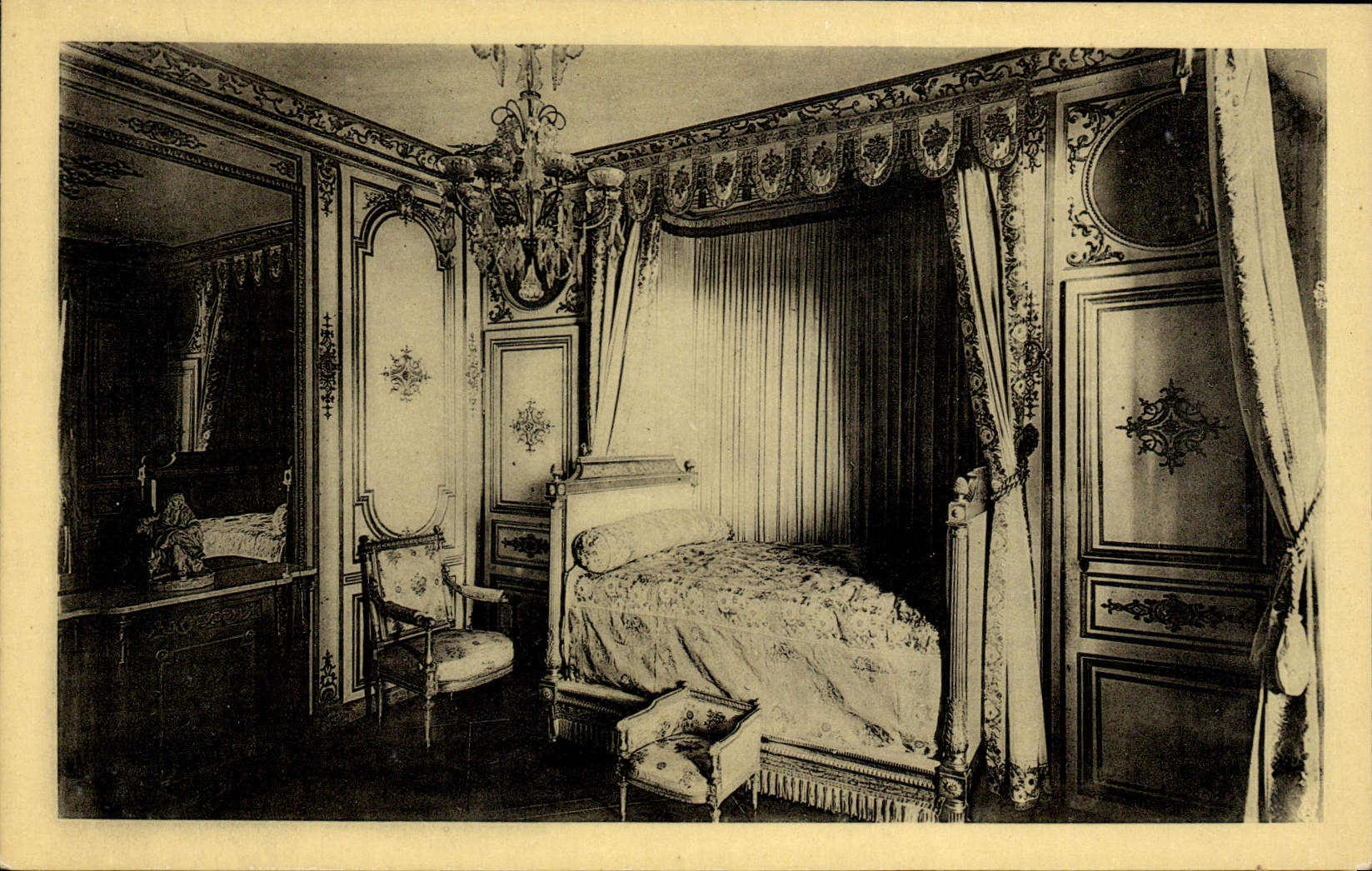 Chambre de Madame de Maintenon — Château de Fontainebleau — Édition des Musées Nationaux