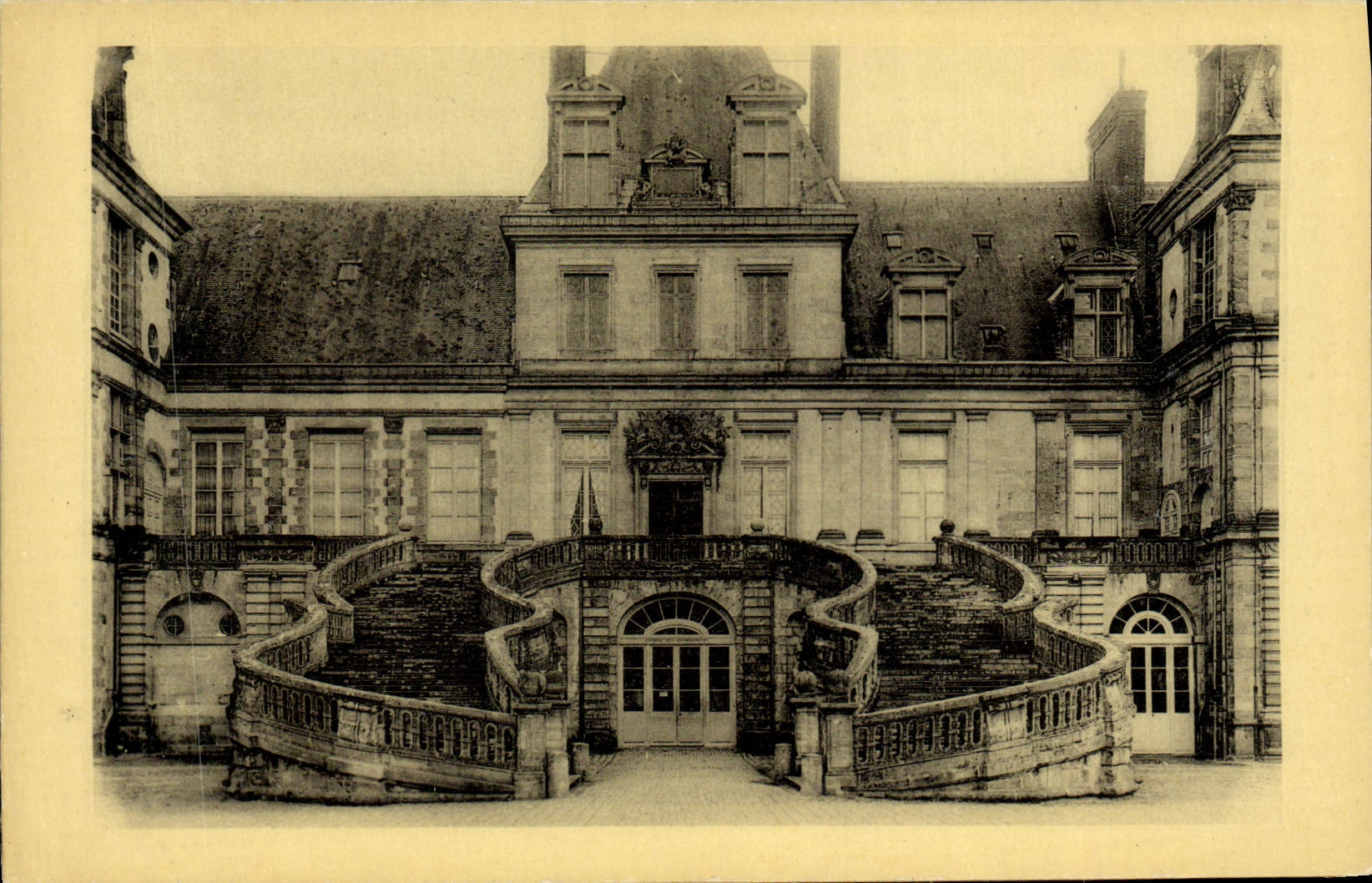 Castillo de Fontainebleau — Escalera a caballo — Edición de los Museos Nacionales