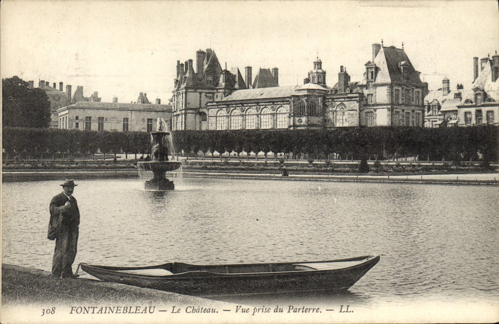 Fontainebleau — Il Castello — Vista scattata dal Parterre — LL. — n° 308