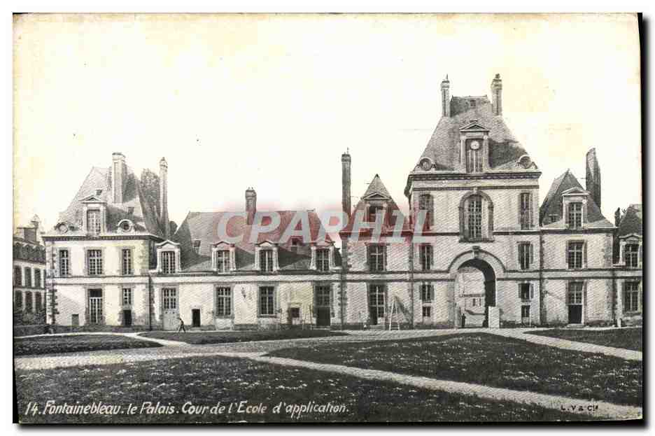 Fontainebleau - le Palais. Cour de l'École d'application — L.Y.&CH